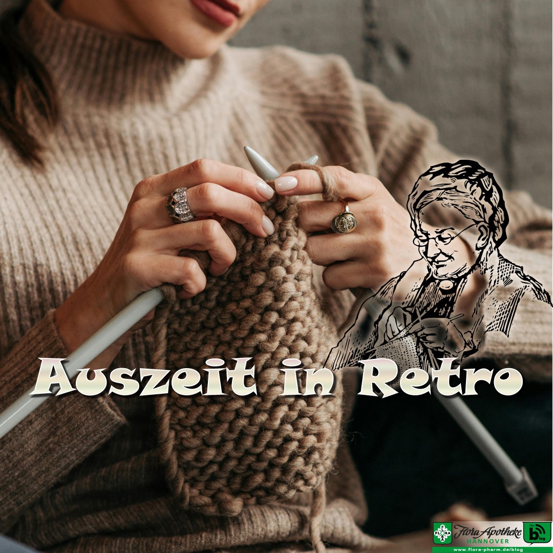 Auszeit in Retro - Omas Hobbies sind wieder im Trend. Das Bild zeigt eine Frau beim Stricken.