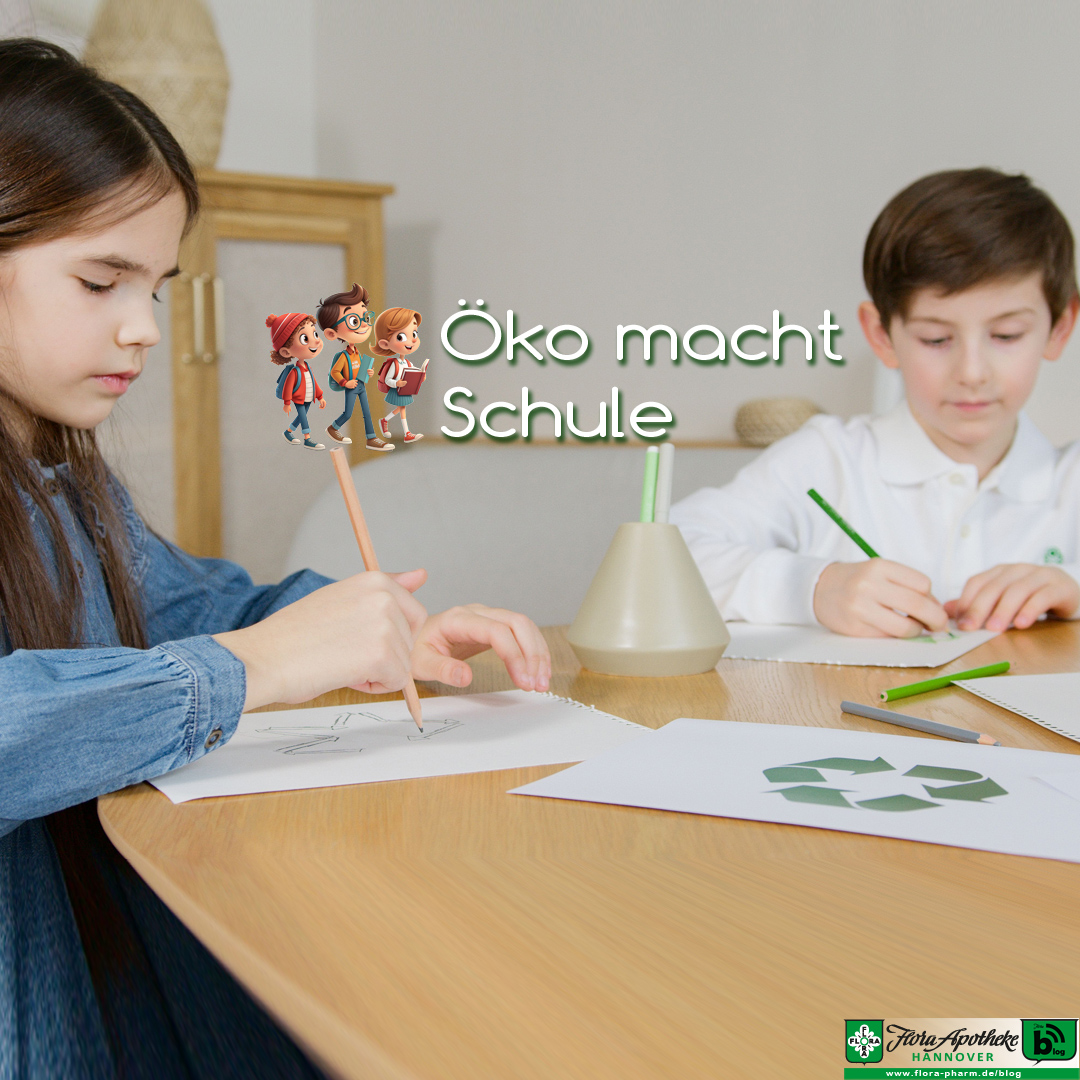 Zwei Kinder schreiben und malen auf Recycling-Papier mit Holzstiften. Öko macht Schule sagt der Schriftzug und verweist auf Nachhaltigkeit von Schulprodukten